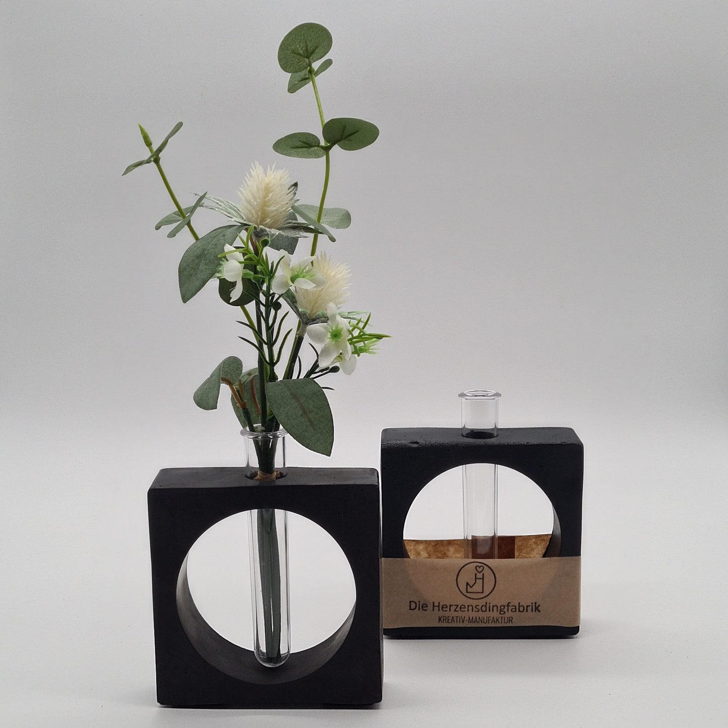 Reagenzglas-Vase "Heartless"