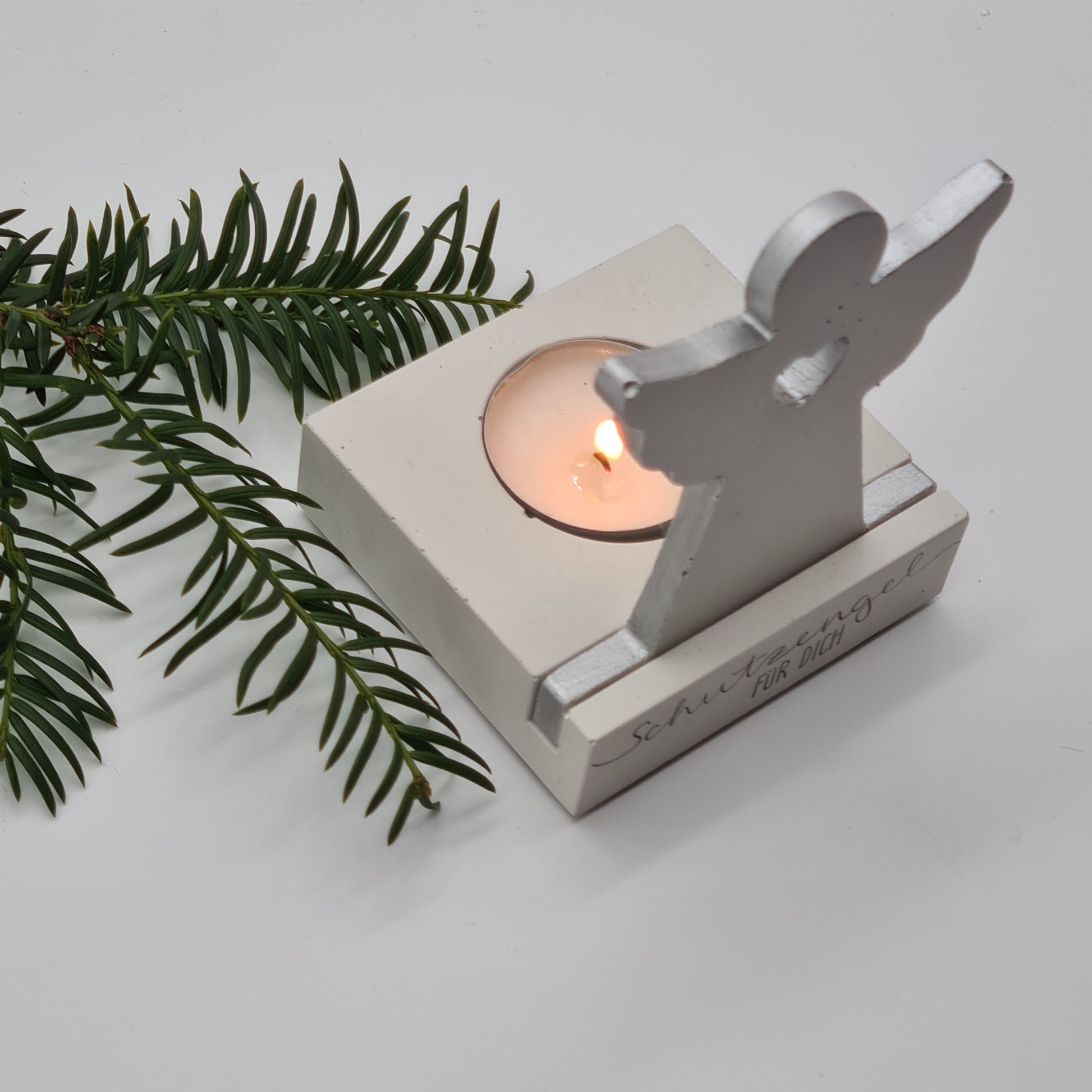 Beton-Teelichthalter Schutzengel – festliche Tischdekoration, handgefertigt und nachhaltig Detailansicht