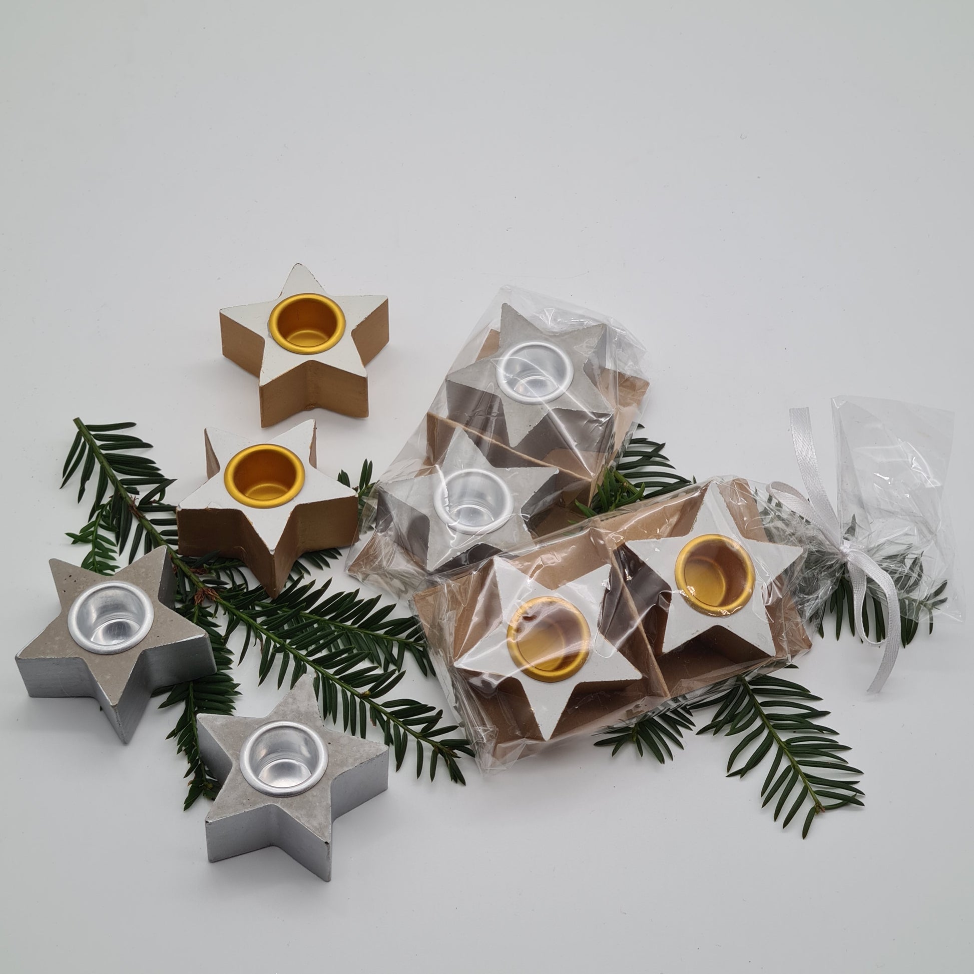 Handgefertigte Stabkerzenhalter aus Beton in Sternform, silber und gold bemalt – 2er Set „Stella“ von Manufaktur Herzensdingfabrik in Geschenkverpackung