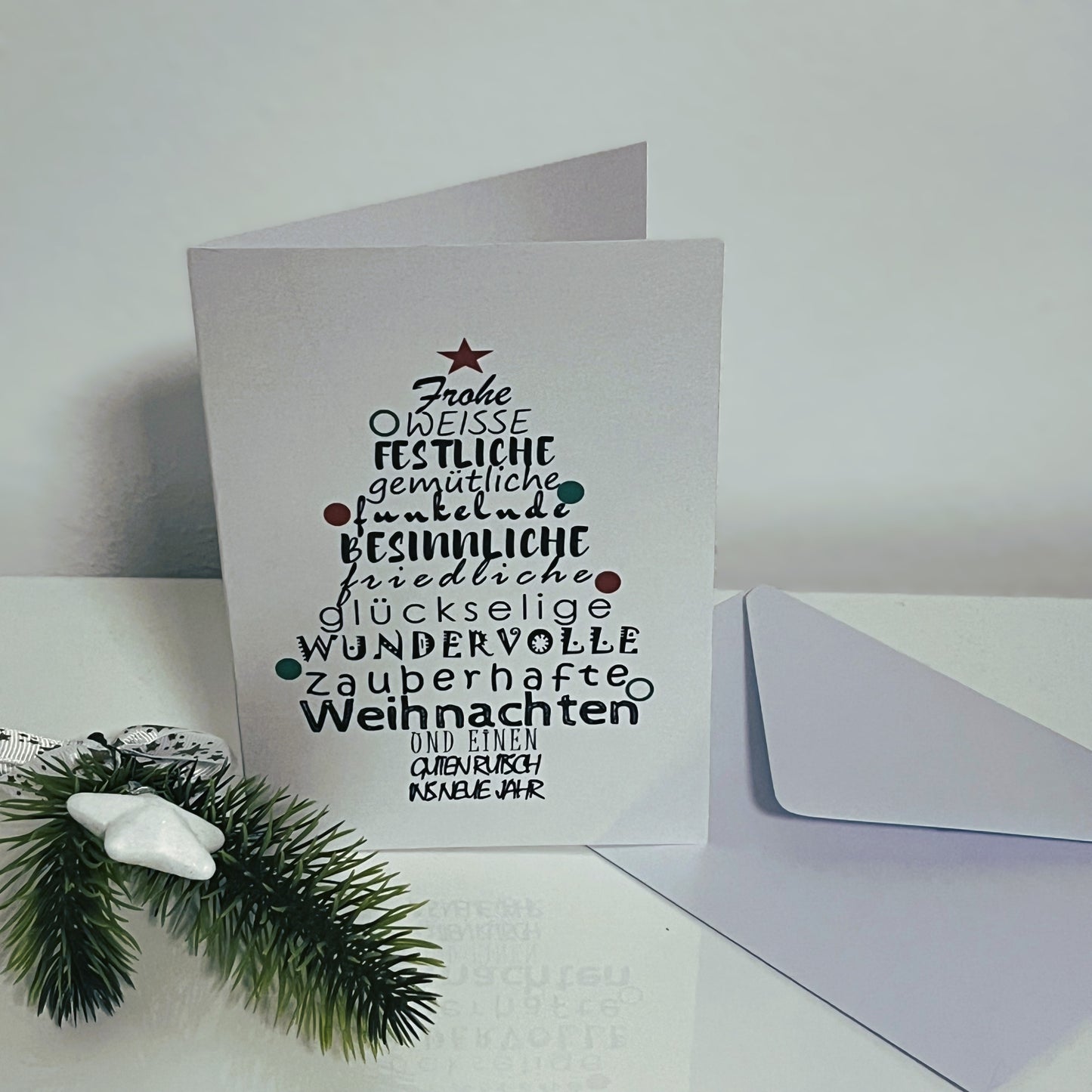 Grußkarte „Frohe Weihnachten“ B6 mit Weihnachtsbaum-Motiv, dekoriert mit Tannenzweig liebevoll gestaltet von der Herzensdingfabrik