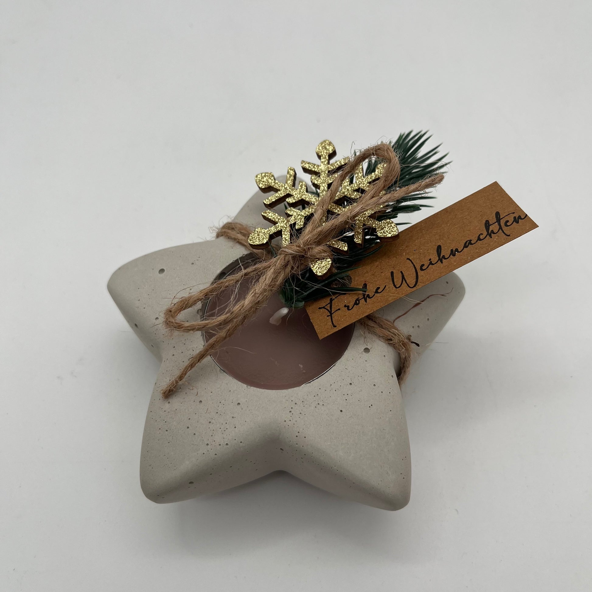 Grauer Beton-Teelichthalter North Star mit Duft nach Schokoplätzchen – handgemachte Weihnachtsdekoration im modernen Design.