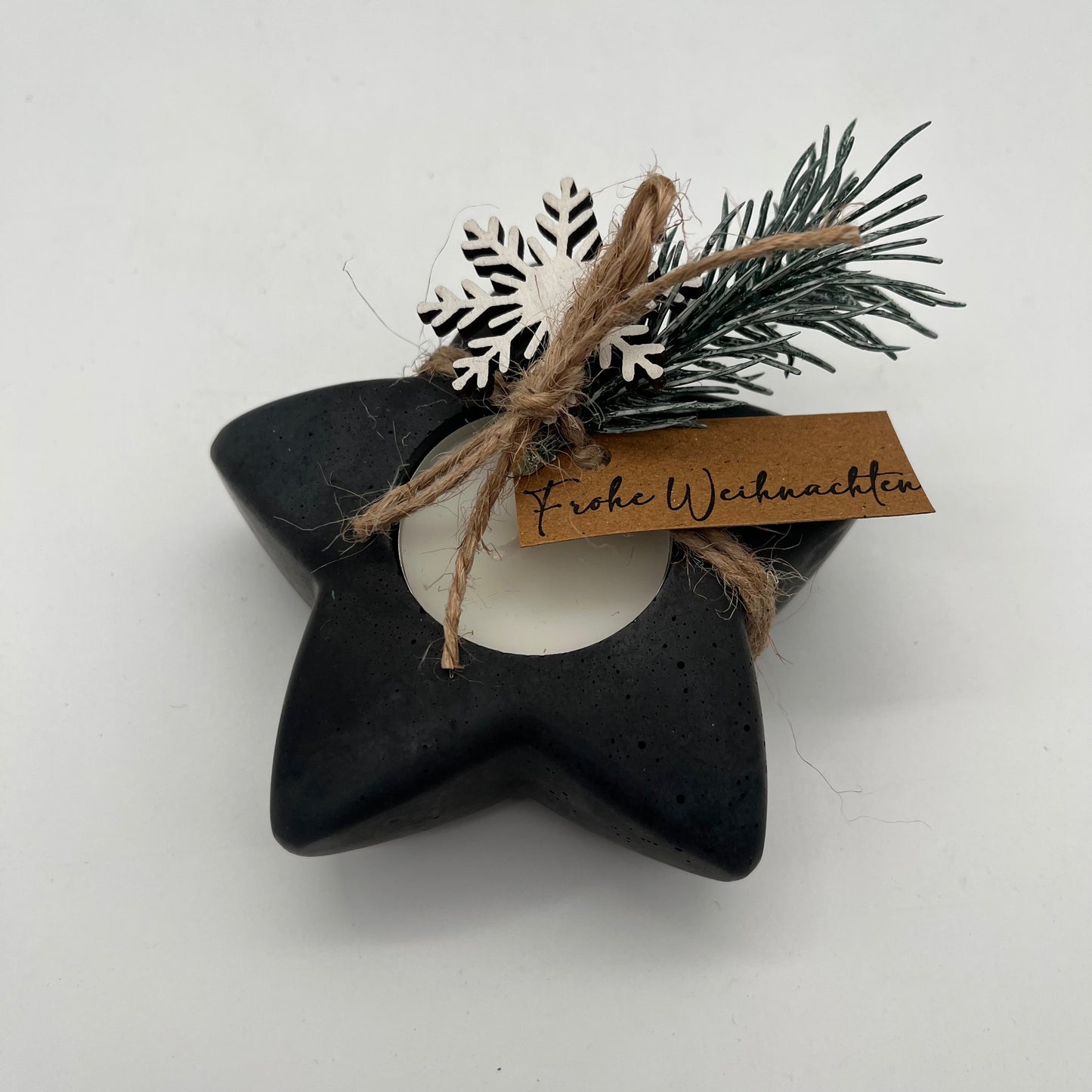Schwarzer handgefertigter Beton-Teelichthalter North Star mit Vanilleduft – elegante, moderne Weihnachtsdeko und besonderes Mitbringsel.